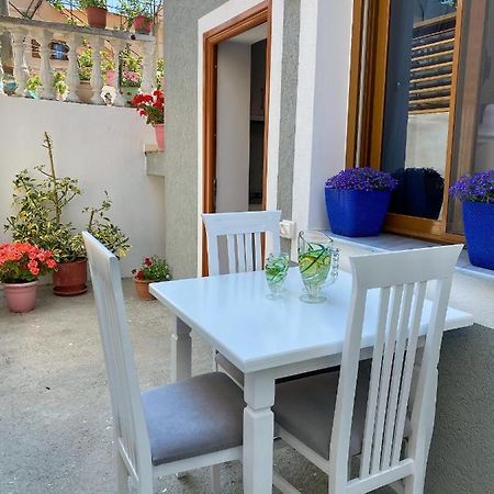 Sunny Guest House Vlore Bagian luar foto
