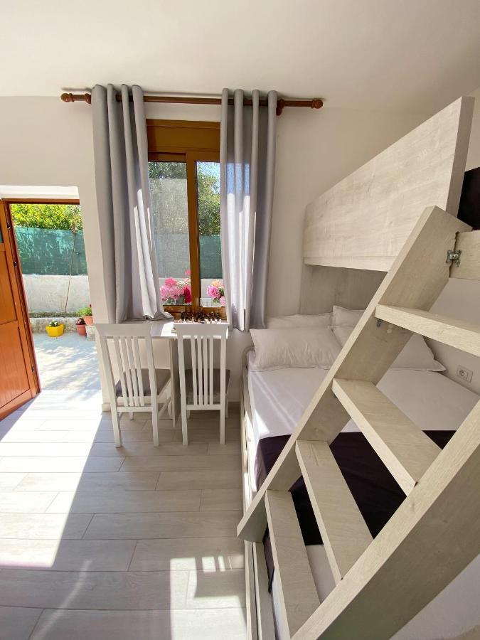 Sunny Guest House Vlore Bagian luar foto