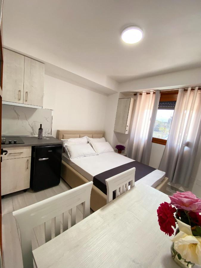 Sunny Guest House Vlore Bagian luar foto