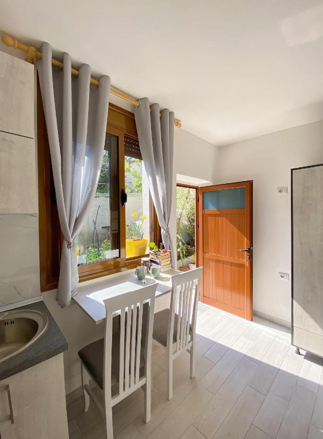 Sunny Guest House Vlore Bagian luar foto