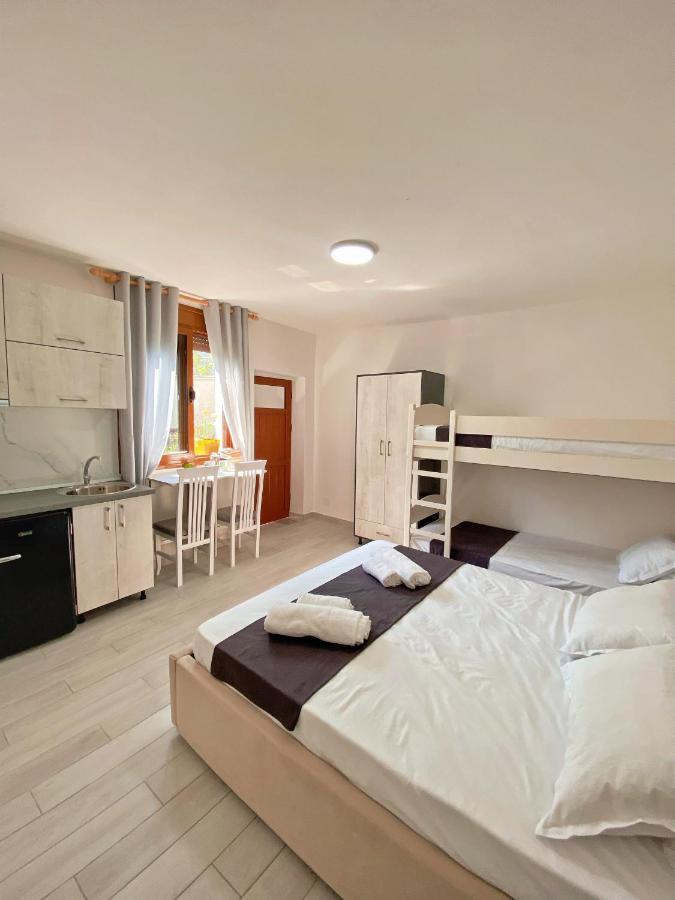 Sunny Guest House Vlore Bagian luar foto