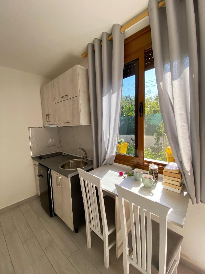 Sunny Guest House Vlore Bagian luar foto